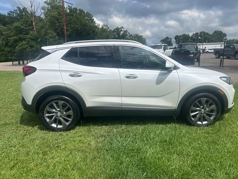Used 2023 Buick Encore GX Essence w/ Experience Buick Package FWD image 9