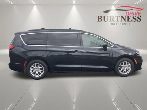 Used 2022 Chrysler Pacifica Touring-L FWD image 7