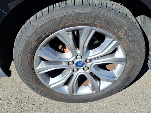 Certified 2019 Ford Edge Titanium w/ Cold Weather Package AWD/4WD image 7