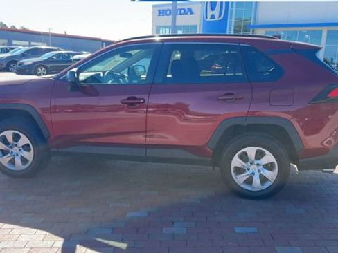 Used 2021 Toyota RAV4 LE image 8