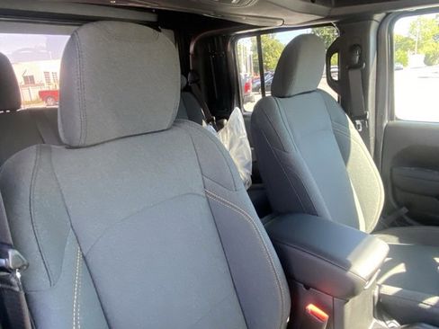 New 2025 Jeep Gladiator Sport image 29