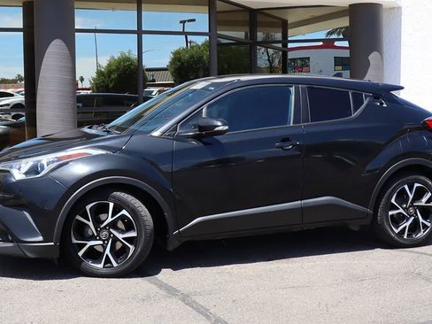 Used 2018 Toyota C-HR XLE FWD image 4