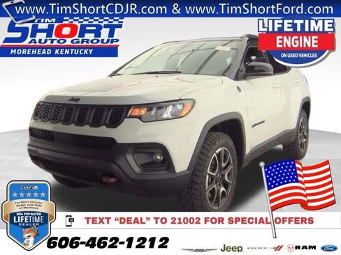 Used 2025 Jeep Compass Trailhawk image 1