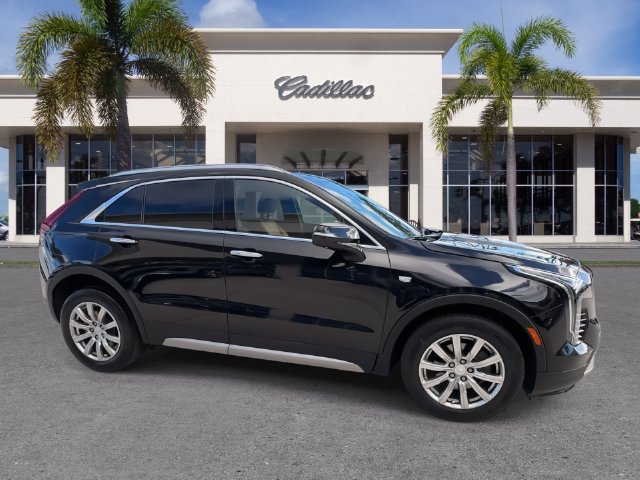 Used 2023 Cadillac XT4 Premium Luxury w/ Technology Package FWD image 17