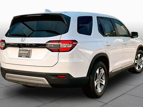 Used 2025 Honda Pilot EX-L image 12