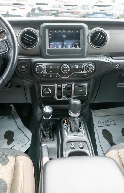 Used 2022 Jeep Gladiator Sport AWD/4WD image 15