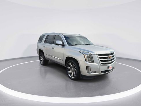 Used 2016 Cadillac Escalade Luxury AWD/4WD image 2