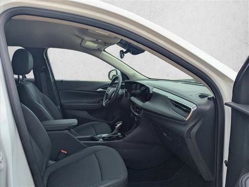 Used 2025 Buick Encore GX Preferred FWD image 17
