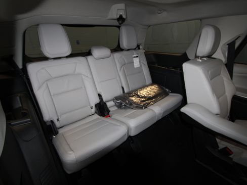 New 2025 Lincoln Navigator Reserve AWD/4WD image 29