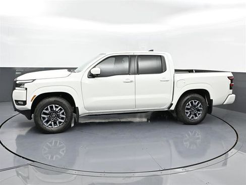 Used 2025 Nissan Frontier SL image 24