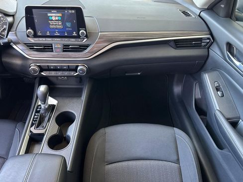 Used 2025 Nissan Altima 2.5 SV FWD image 28
