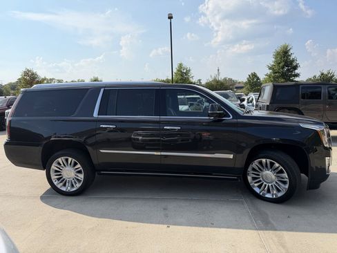 Used 2019 Cadillac Escalade ESV Platinum AWD/4WD image 4