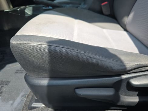 Used 2013 Toyota RAV4 LE FWD image 29
