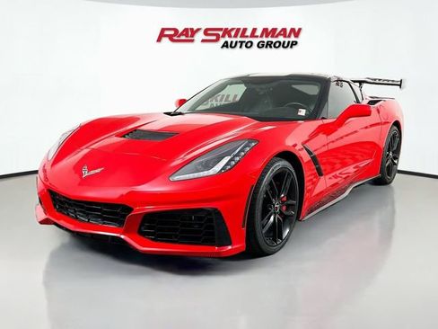 Used 2015 Chevrolet Corvette Stingray Coupe RWD image 3