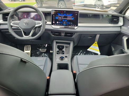 New 2026 Volkswagen Tiguan SE R-Line FWD image 12