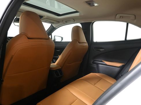 Used 2019 Lexus UX 200 w/ Premium Package FWD image 31