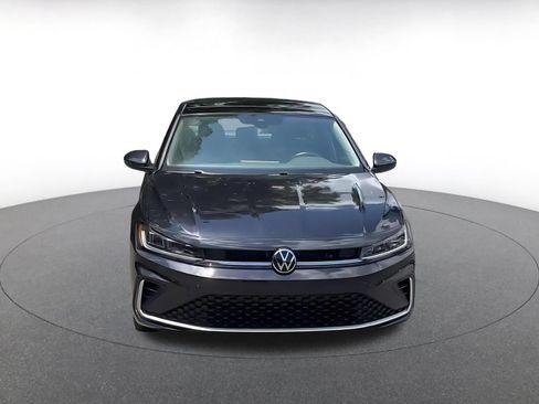 Used 2025 Volkswagen Jetta SE FWD image 4