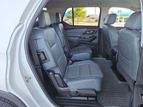 Used 2018 Chevrolet Traverse LT FWD image 21