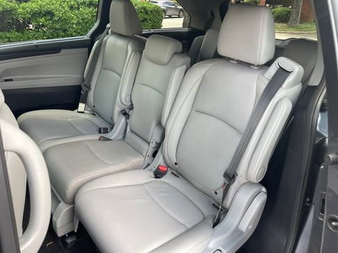 Used 2019 Honda Odyssey Touring image 12