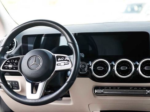 Certified 2022 Mercedes-Benz GLA 250 4MATIC image 18