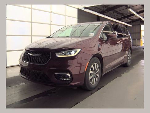 Used 2022 Chrysler Pacifica Touring-L FWD image 1