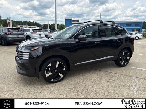 New 2025 Nissan Kicks SR image 13