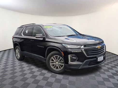 Used 2022 Chevrolet Traverse LT image 1