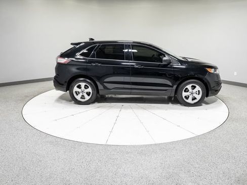 Used 2018 Ford Edge SE FWD image 4