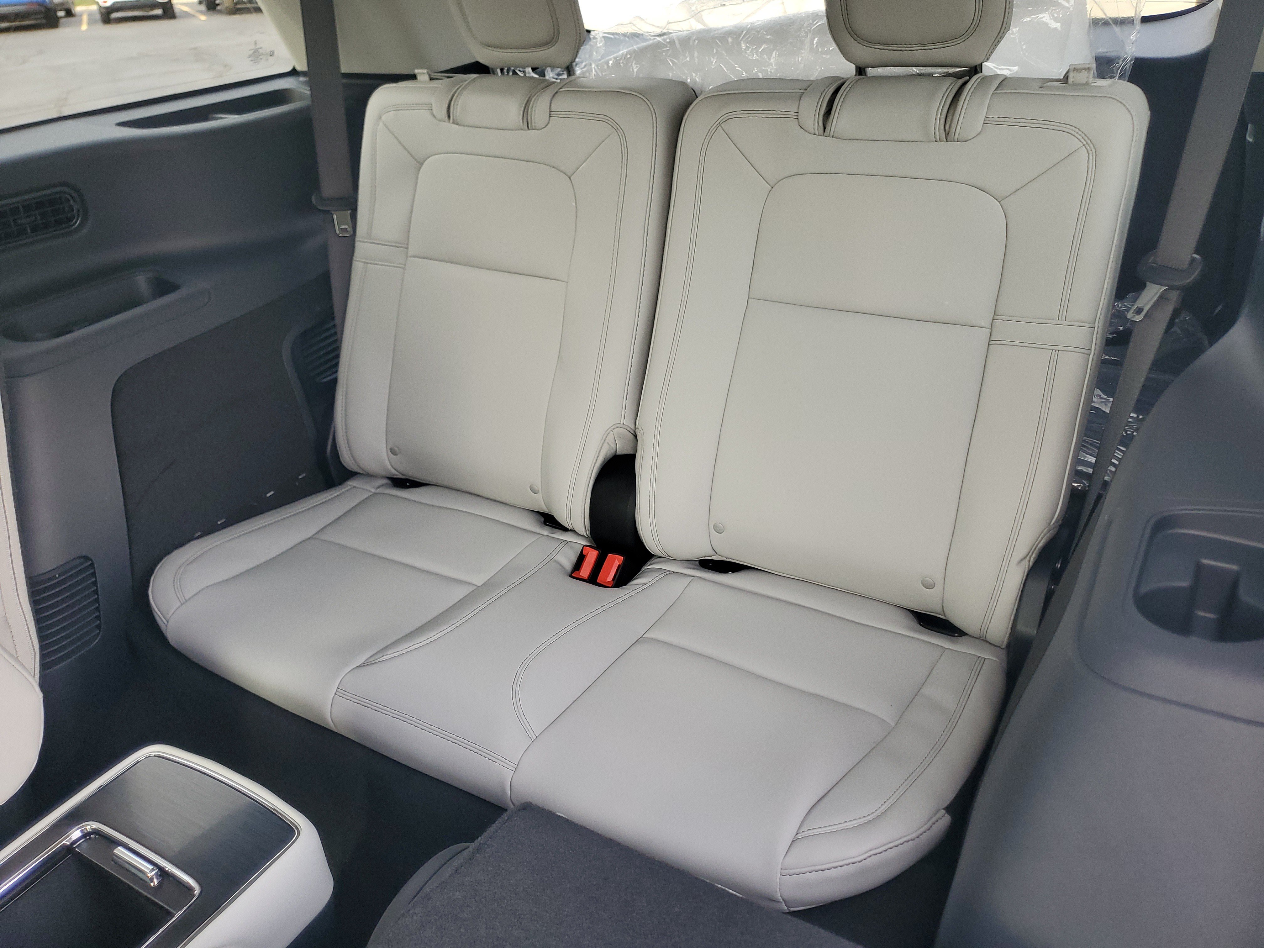 New 2027 Lincoln Aviator Reserve w/ Jet Appearance Package AWD/4WD image 28