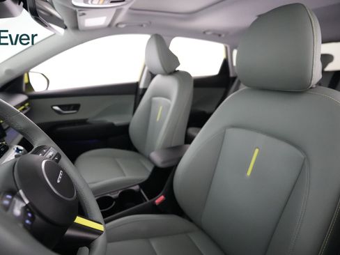 Used 2024 Hyundai Kona Limited image 4