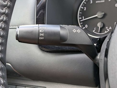Used 2025 Nissan Pathfinder SL FWD image 33