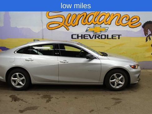 Used 2018 Chevrolet Malibu LS FWD image 1