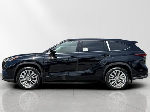 New 2026 Toyota Highlander Platinum AWD/4WD image 6