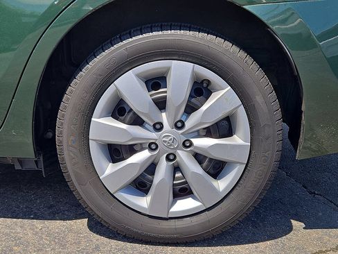 Used 2015 Toyota Corolla LE FWD image 9