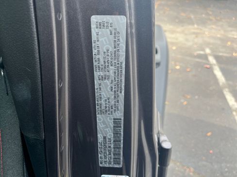 Used 2025 Jeep Wrangler Unlimited Rubicon image 24