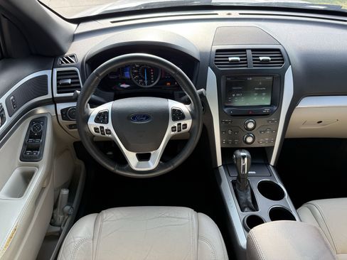 Used 2013 Ford Explorer XLT image 14