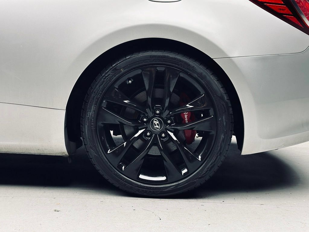 Used 2016 Hyundai Genesis Coupe 3.8 RWD image 33