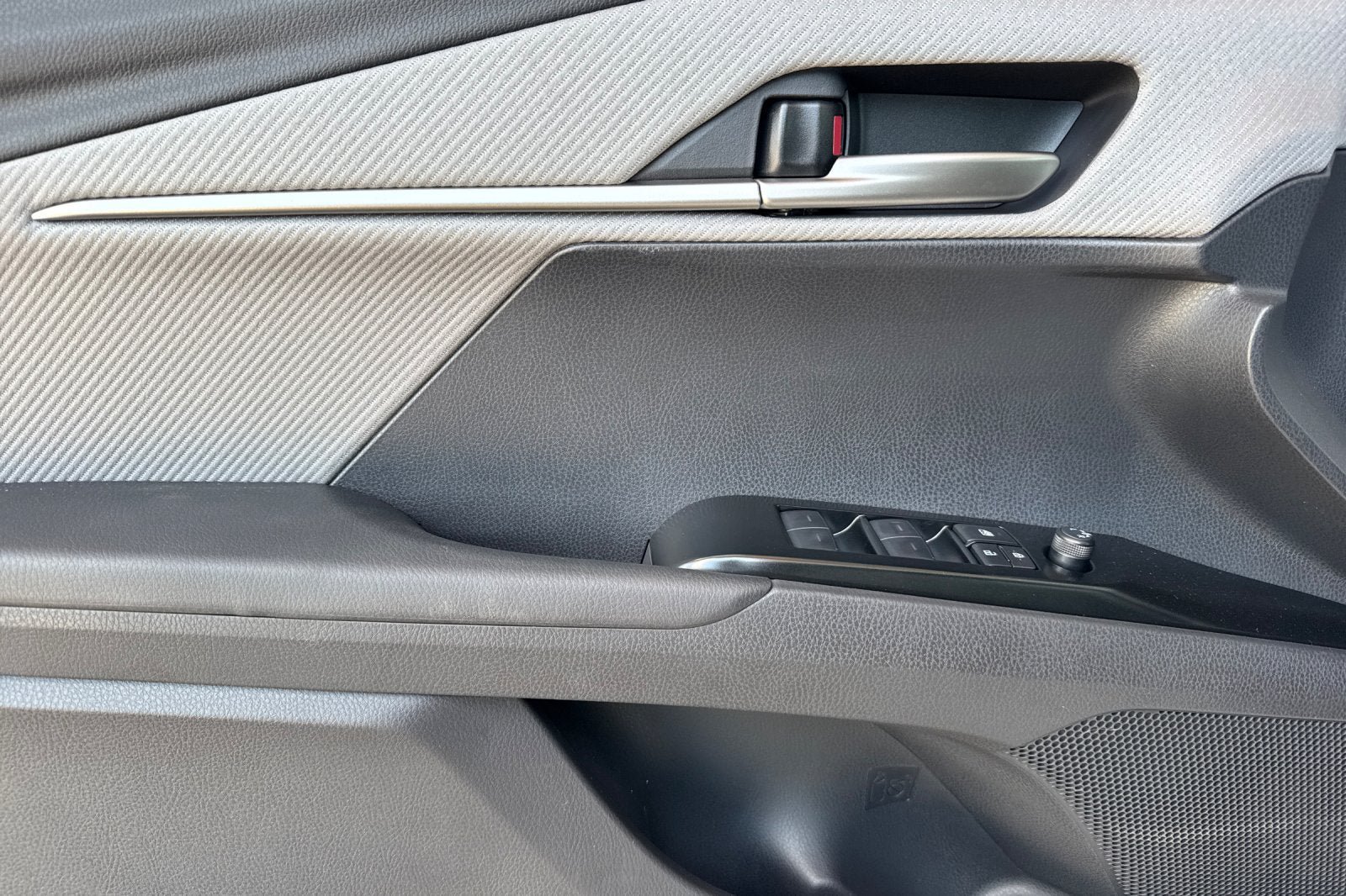 New 2026 Toyota Camry SE FWD image 12