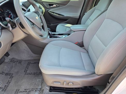 Used 2025 Chevrolet Malibu LT FWD image 13