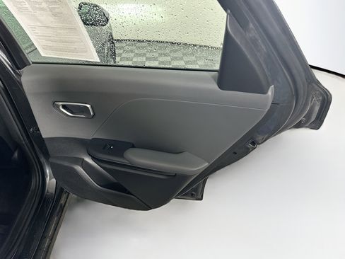 Used 2025 Kia K4 LXS image 29