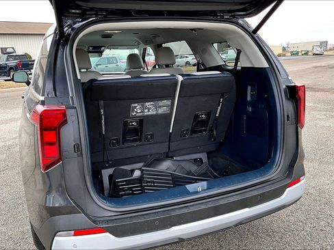 Used 2026 Kia Carnival EX image 20