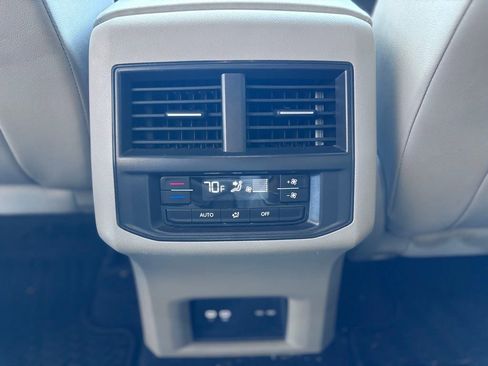 Used 2023 Volkswagen Atlas SE image 17