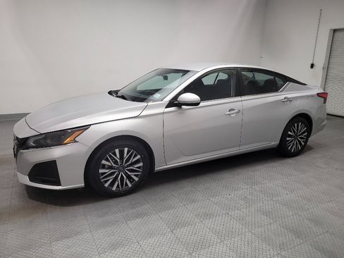 Used 2023 Nissan Altima 2.5 SV FWD image 2