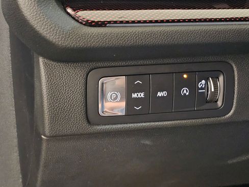 Used 2025 Chevrolet Traverse Z71 w/ Driver Confidence Package image 25