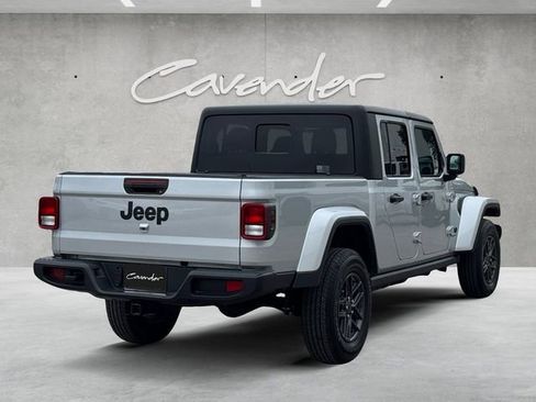 Used 2024 Jeep Gladiator Sport image 16