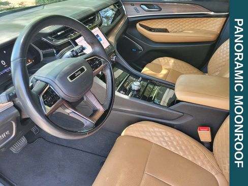 Used 2023 Jeep Grand Cherokee Summit w/ Adv Protech Group IV AWD/4WD image 18