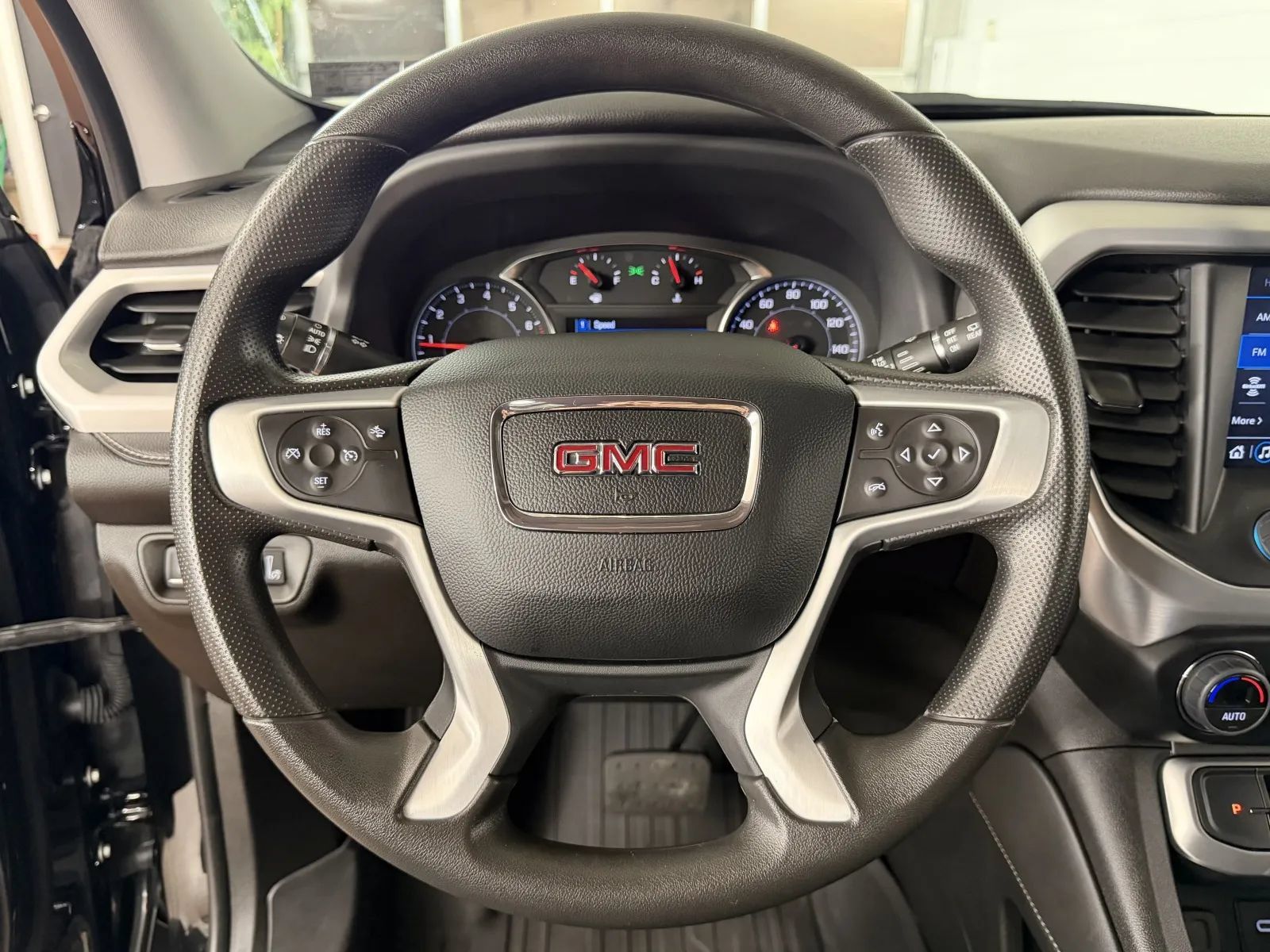 Used 2023 GMC Acadia SLE w/ Driver Convenience Package AWD/4WD image 18