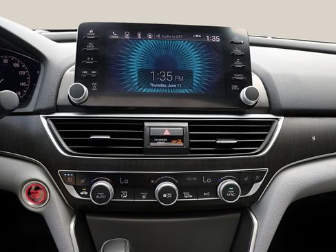 Used 2018 Honda Accord Touring image 23