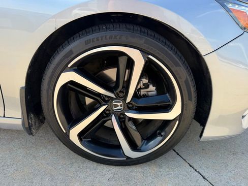 Used 2018 Honda Accord Sport image 9