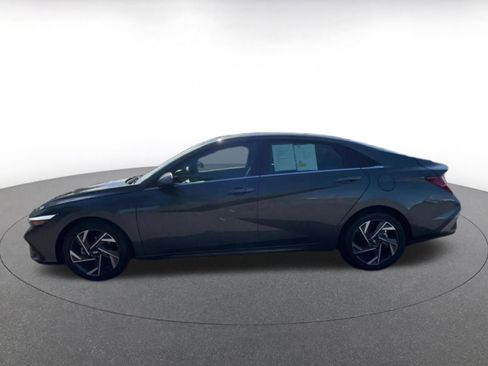 Used 2025 Hyundai Elantra SEL image 9